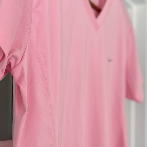 EUC Nike Dri Fit V Neck Women’s Shirt 👚 - Picture 4 of 5